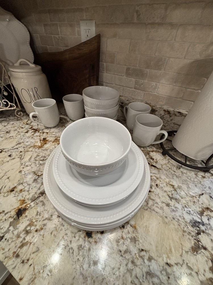 Fitz & Floyd Basic White Everyday Dinnerware Set 16 Pc