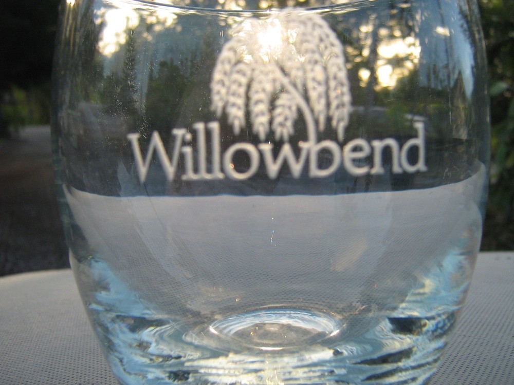 WILLOWBEND 4" TALL BEVERAGE GLASS WHITE WILLOW BRANCH LOGO GOLF COURSE