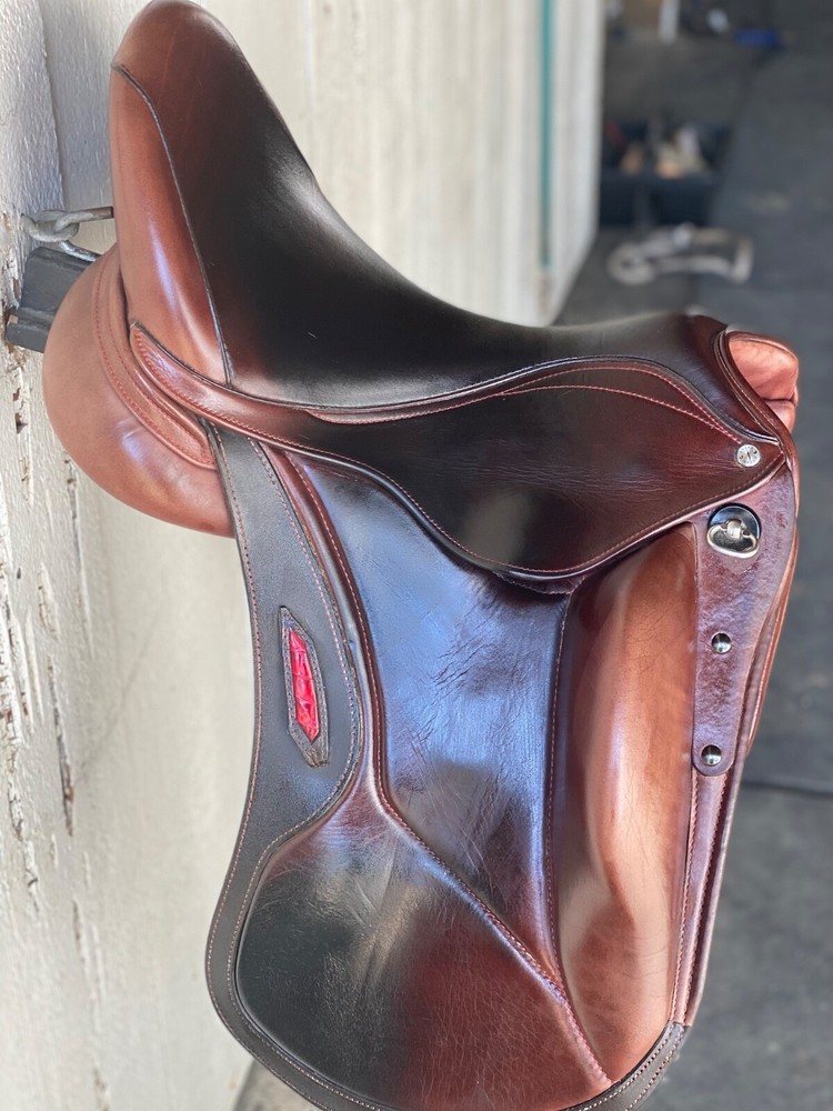 Aviar Dressage Saddle