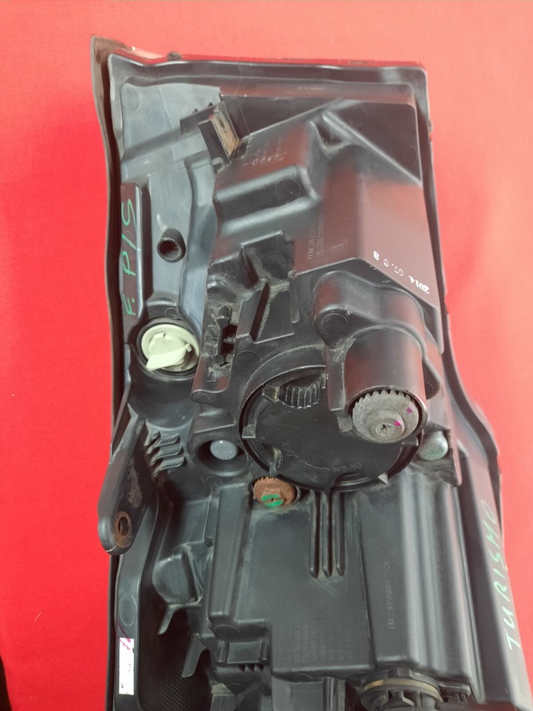SSANGYONG TURISMO HEADLIGHT PASSENGER SIDE 2015