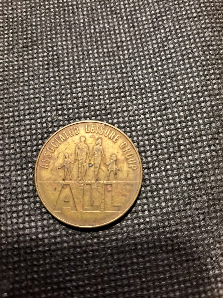 10P ASSOCIATED LEISURE GROUP TOKEN! e3976UXX