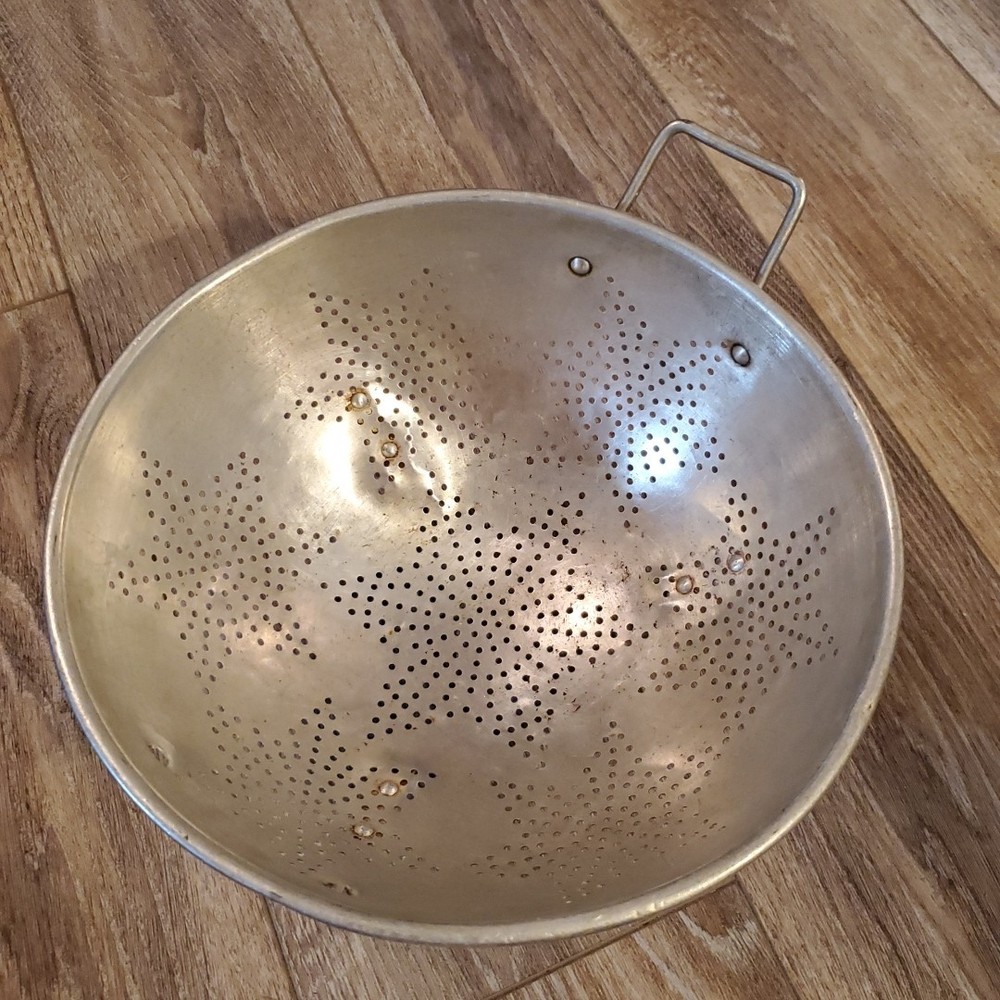 Vtg Aluminum Colander 7 Star Pattern 11" Footed Strainer Primitive Decor