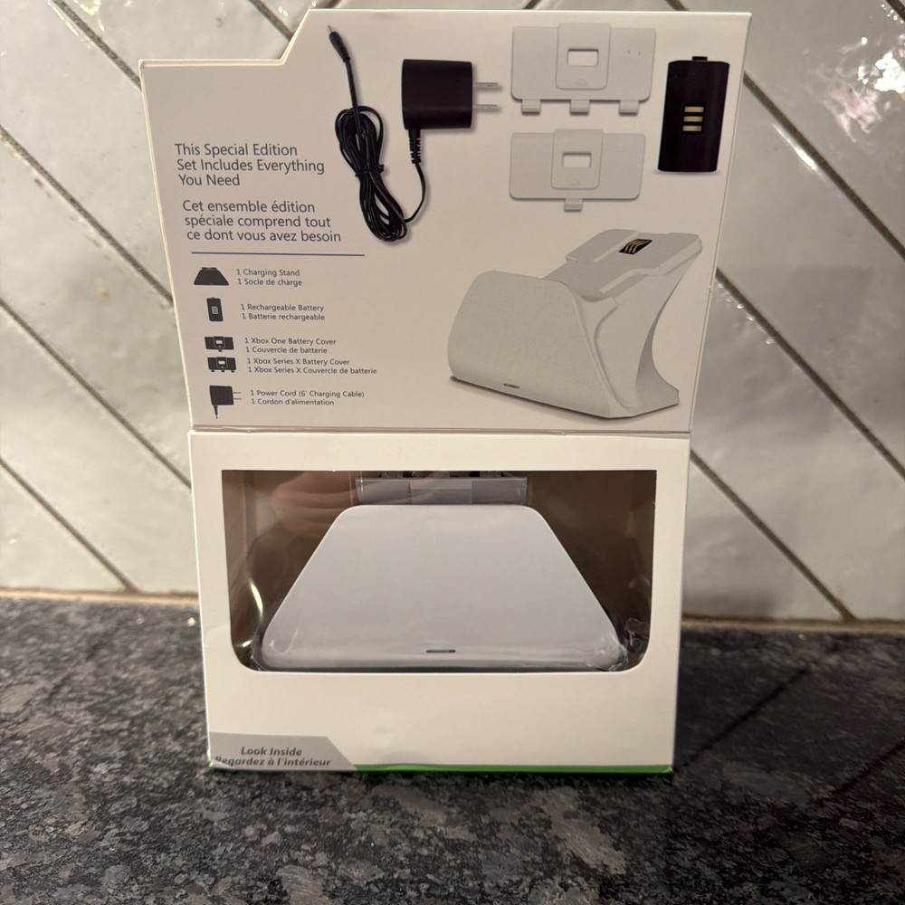 Controller Gear - Universal Xbox Pro Charging Stand - Robot White NEW