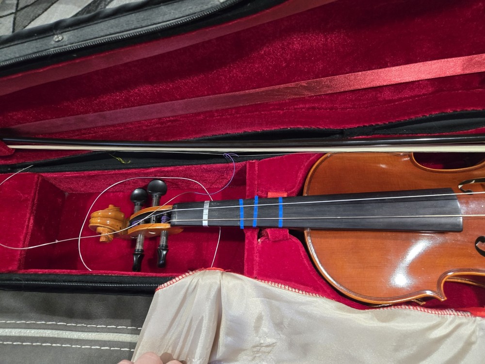 Viola Student Edition. - Needs New Strings