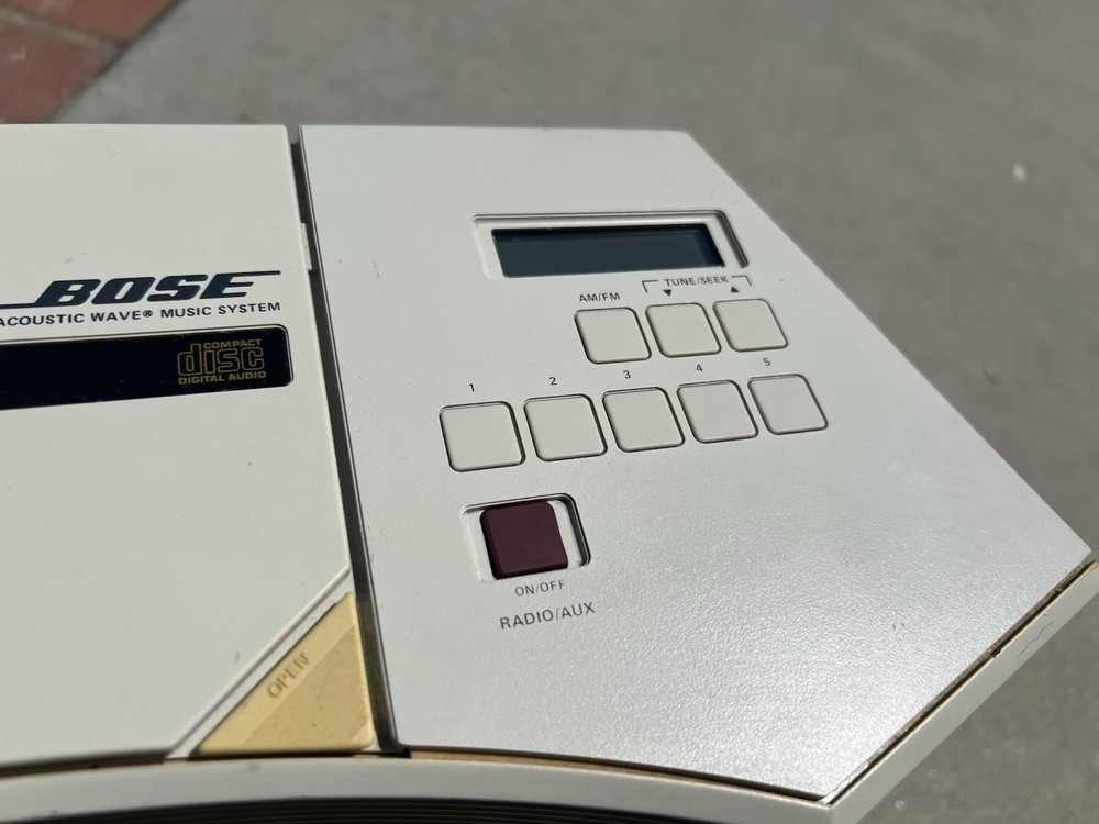 BOSE Acoustic Wave Music System CD 2000 Series ll ( CD Player not working )