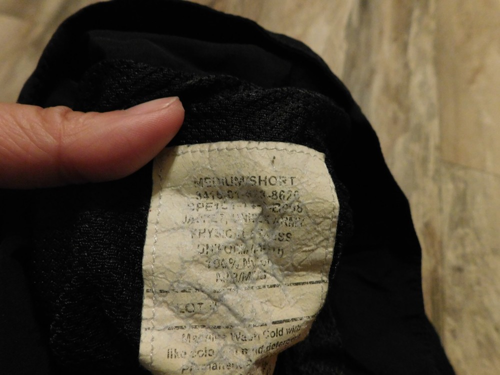 US ARMY APFU JACKET SIZE MEDIUM - SHORT