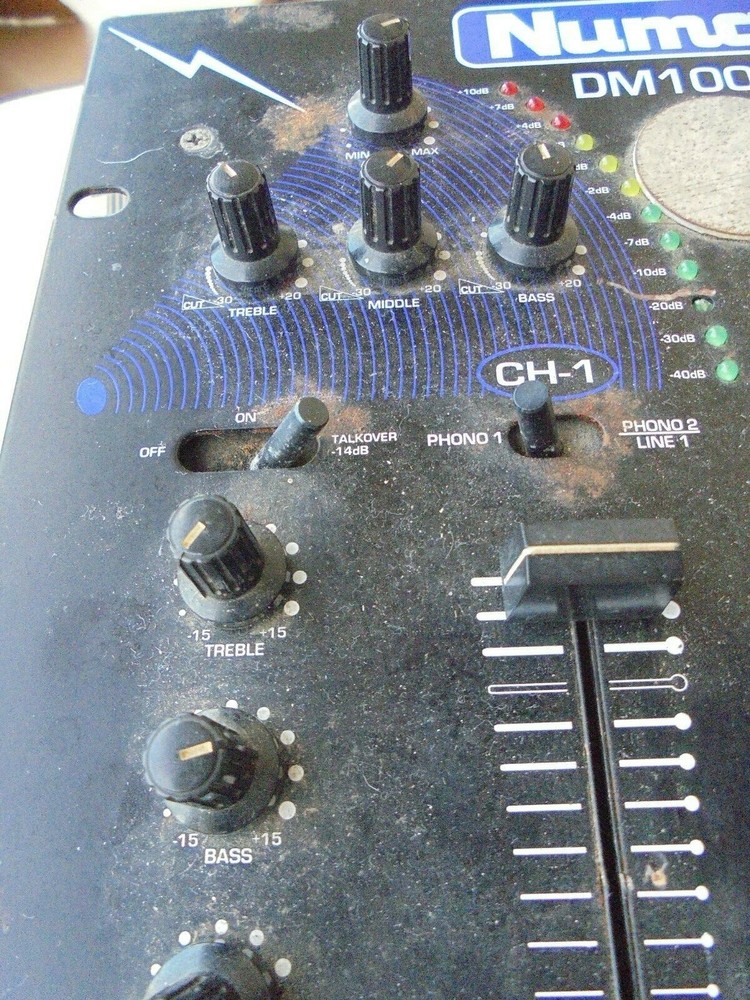 NUMARK PREAMP MIXER MODEL: DM1002X