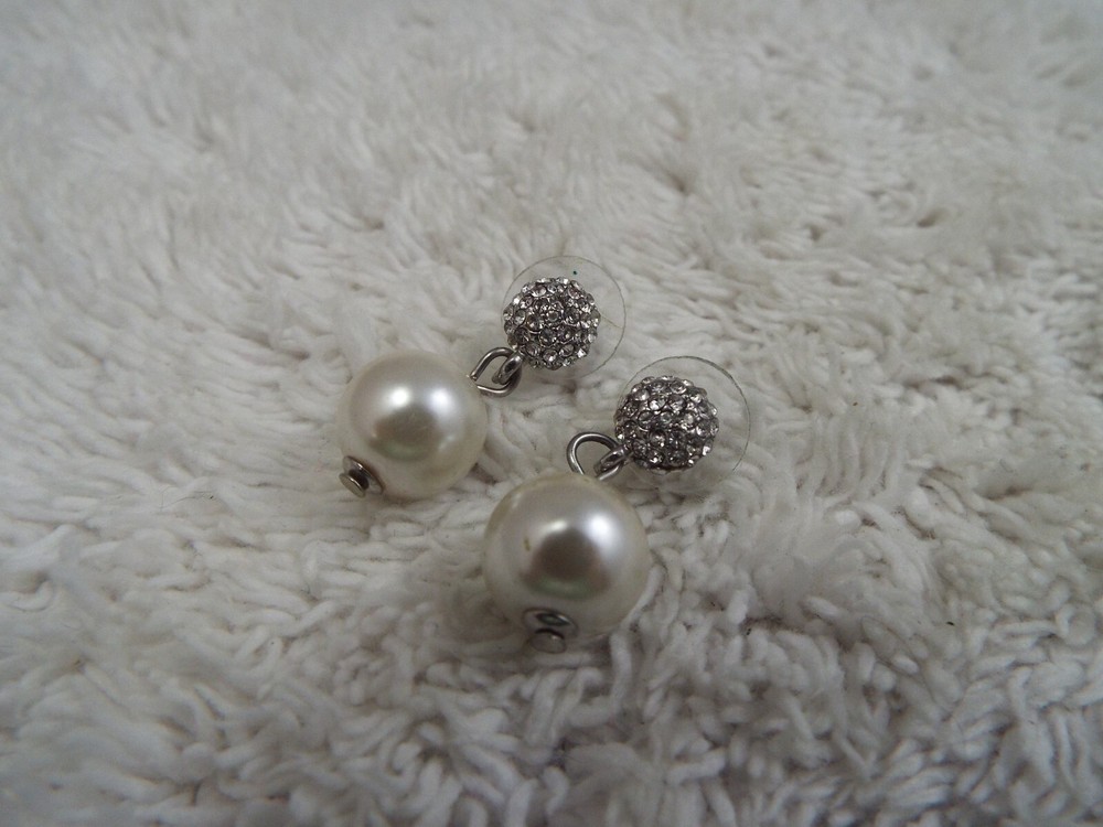 Silvertone Rhinestone White Bead Pierced Earrings (D24)