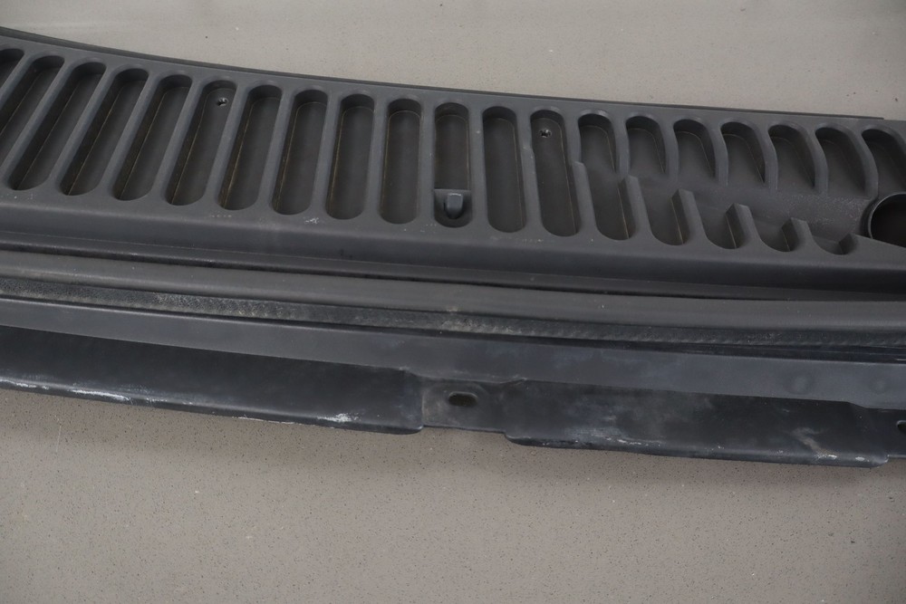 2002 Ford F350SD Front Windshield Cowl Vent Panel