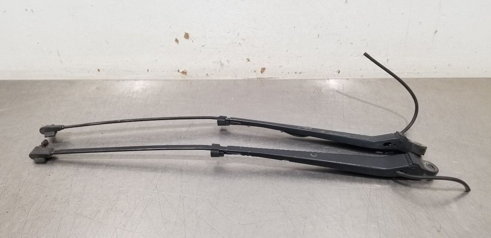 96 CHEVY IMPALA SS WINDSHIELD WIPER ARM SET PAIR