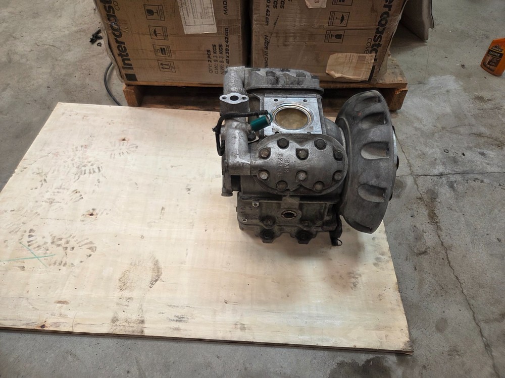 Thermo King compressor