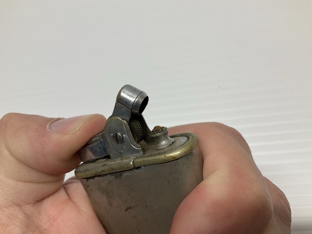 Vintage Ronson Whirlwind Refillable Cigarette Lighter