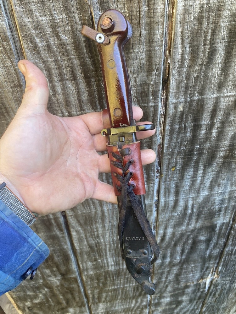 Russian/ Soviet/Romanian bayonet Leather Frog