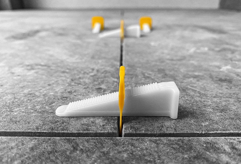 UNDERTAG tile leveling system wedges