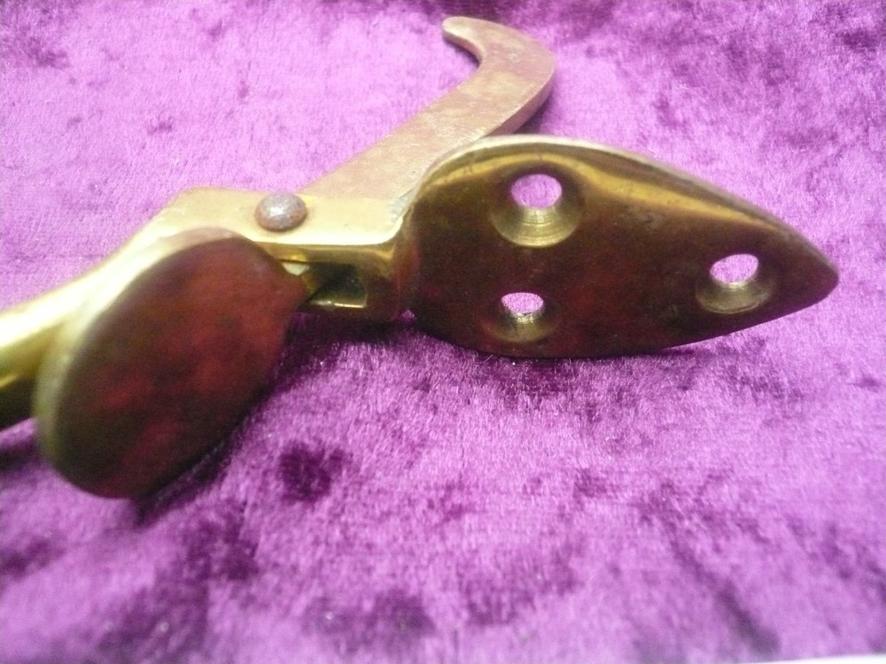 Solid brass vintage door catch (76)