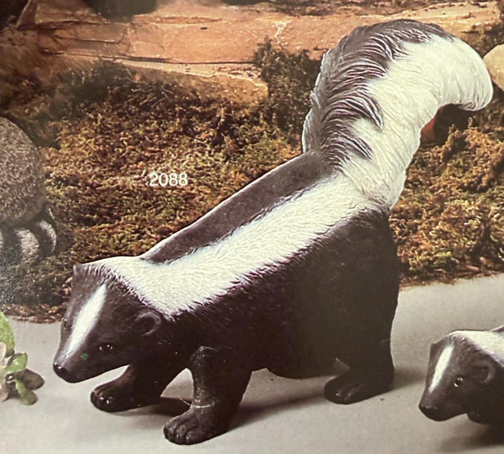 VINTAGE SCIOTO CERAMIC MOLD #S-2088 A & B LARGE SKUNK