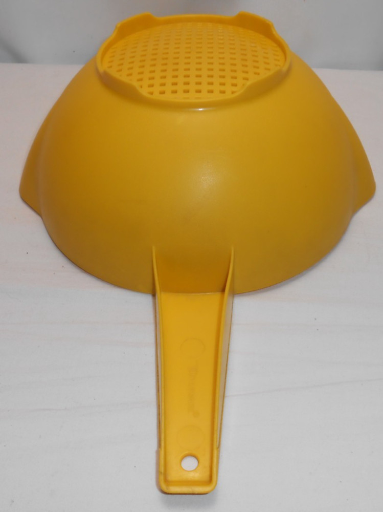 Vintage Tupperware 1523 2 Qt. Colander Strainer NICE