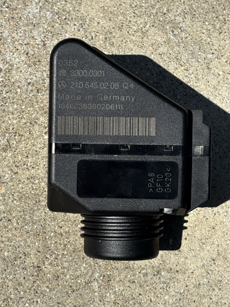 w210 Electronic Ignition Switch EIS module from e430 125k miles (totaled)