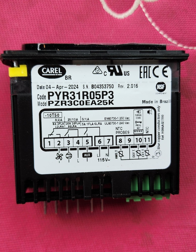 Carel PZR3C0EA25K Digital Temperature Controller