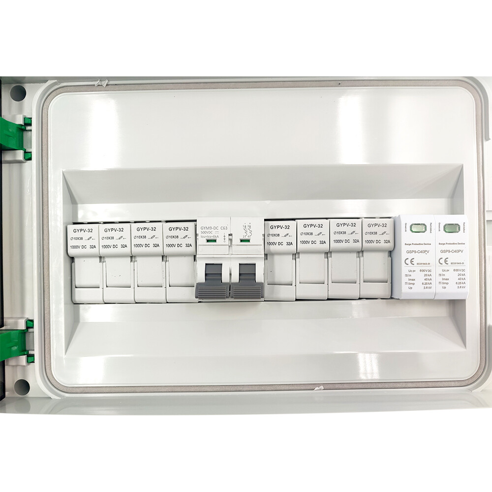 Solar PV Combiner Box Plastic 15A 4strings 550VDC Circuit Breaker Solar Panel