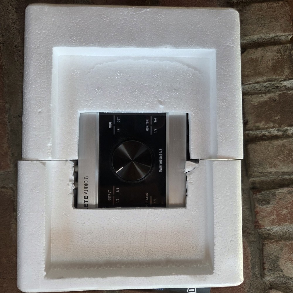 Native Instruments Komplete Audio 6 USB Audio Interface w/ Box Manual Tested