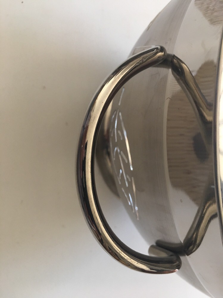 COLANDER LEAF DESIGN STAINLESS STEEL 5 QUART. NEW