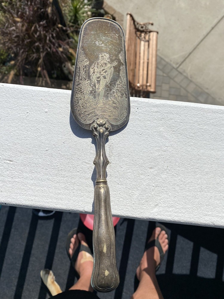 Nice Vintage Ornate Bard With Lute Patterned Silverplate Pie Server 12"