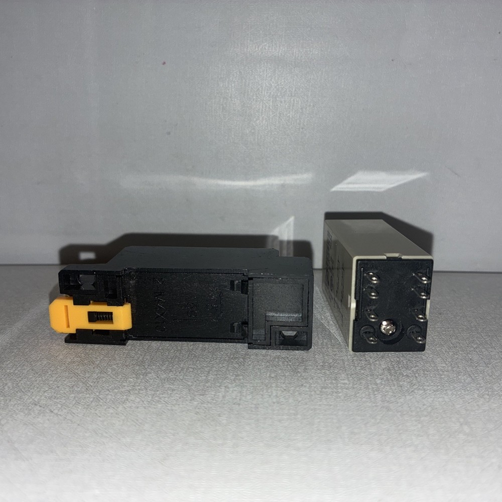 DC12V H3Y-2 DelayTimer Time Relay 0-605Second & Base Socket/ New