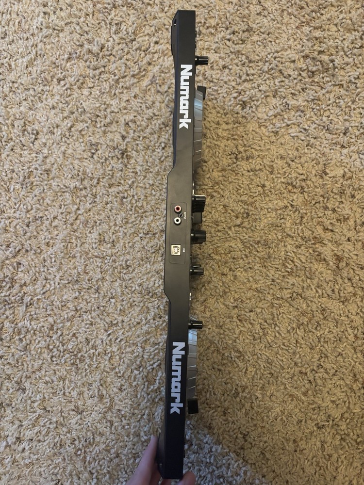 Numark Mixtrack DJ Controller Serato, Pitch Control, USB, Filter, Loop/Sampler