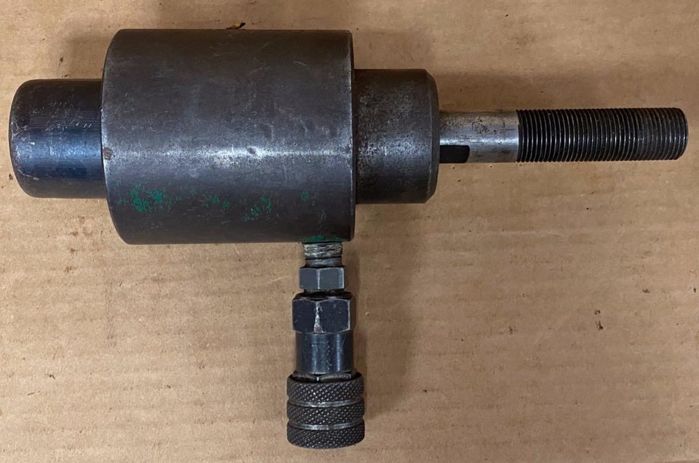GREENLEE HYDRAULIC RAM KNOCKOUT 746- USED.