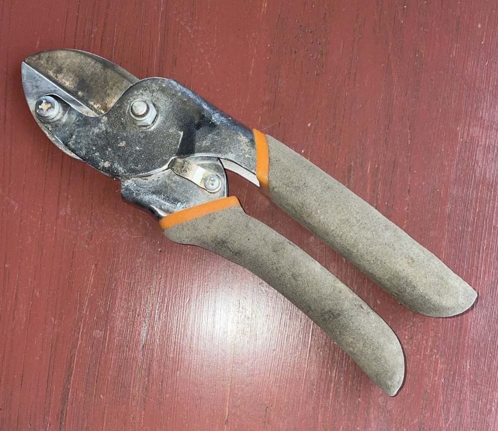 Fiskars Anvil Style Pruners Freshly Sharpened&cleaned. Slight Damag Foam Handle