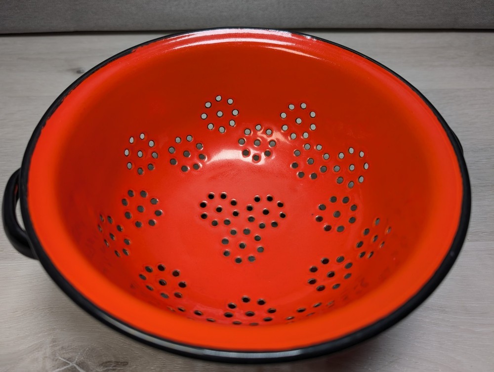 Vintage 1960's Enamelware Colander Strainer Red & Black Trim Kitchenware 8"