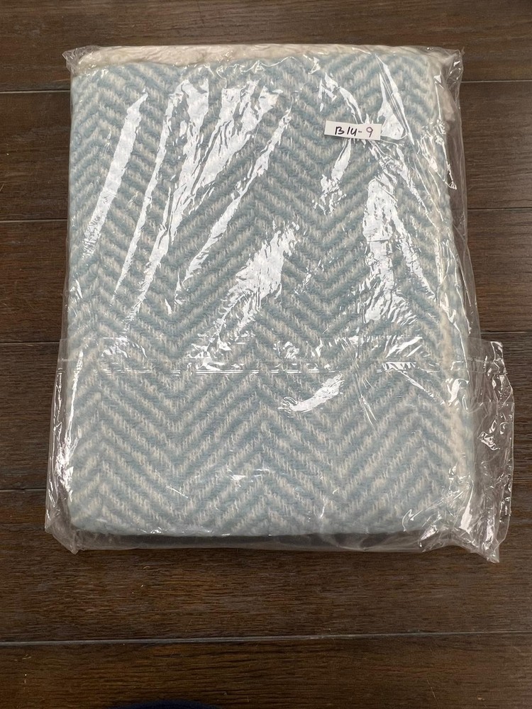 New Soft Throw Blanket Light Blue & White Herringbone Pattern with Tassel BLU-9