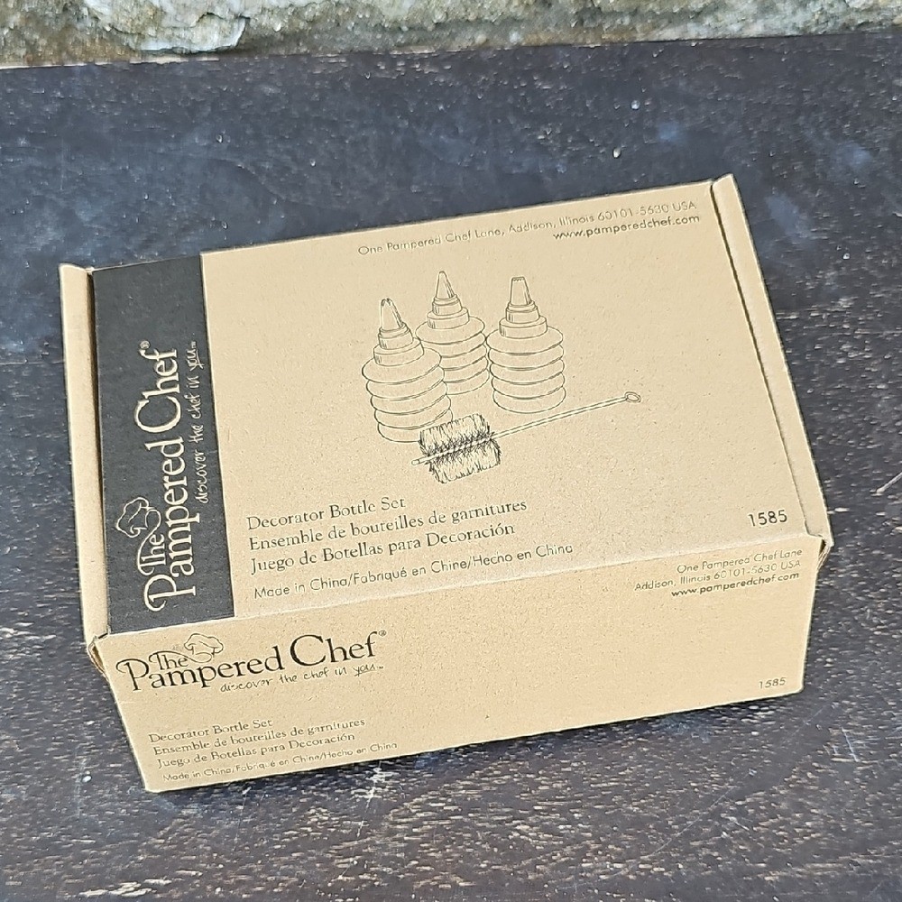 Pampered Chef Icing Decorating Kit in Brown Box