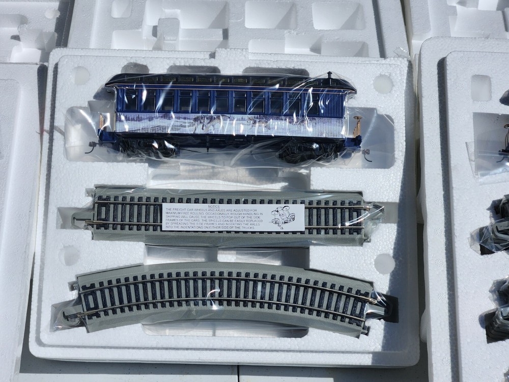 NEW HO Train Set Silver Moon Express Wolf Engine Tender 3 Cars Track Controller