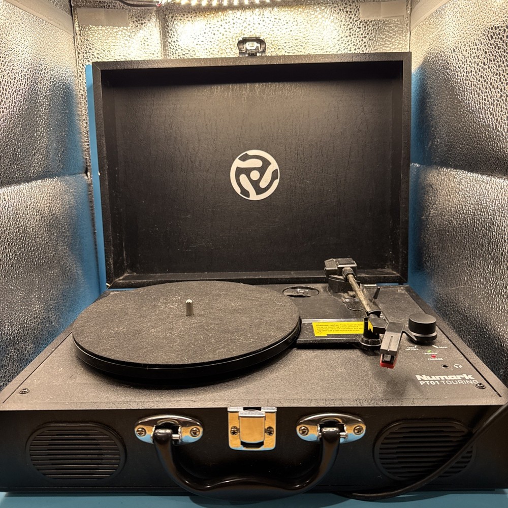 Numark PT01 Touring Chargeable Suitcase Turntable with USB Cable [TESTED]