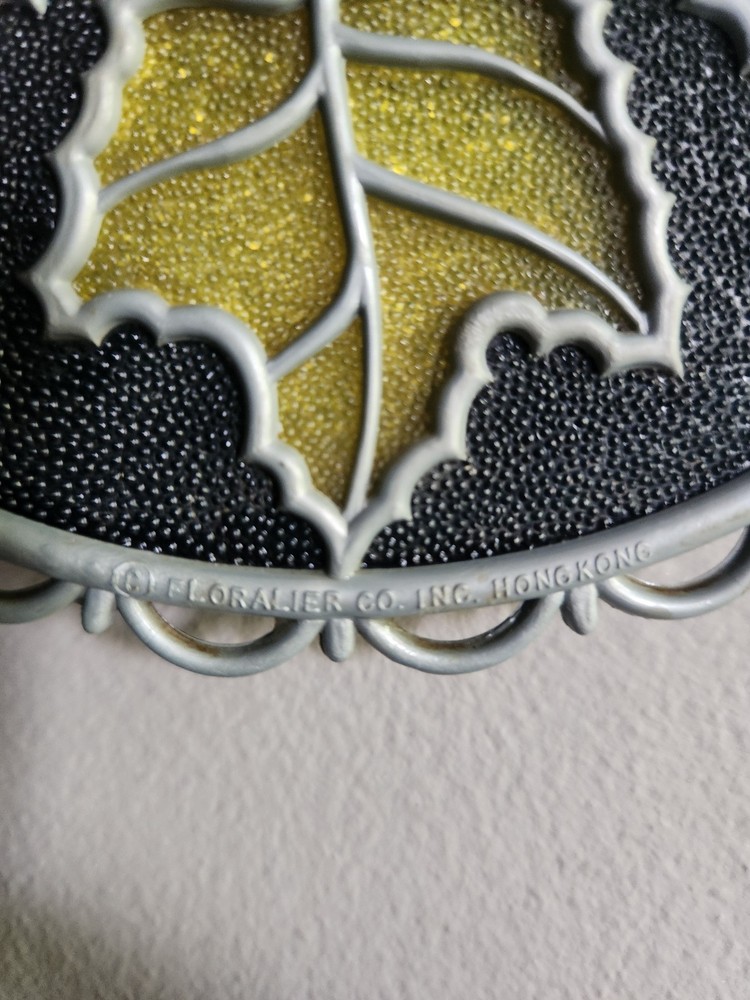 Vintage Maple Leaf Pattern Sun Catcher by Floralier Co. • 6⅞"