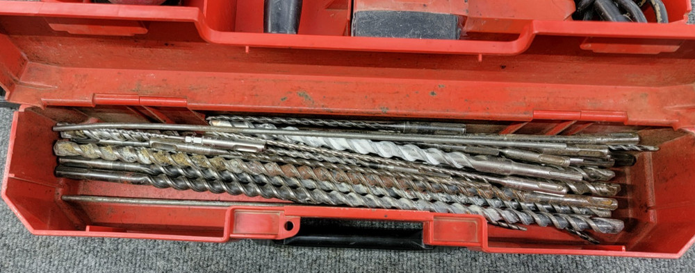 Hilti TE14 Rotary Hammer Drill w/Case, Bits, And Paperwork