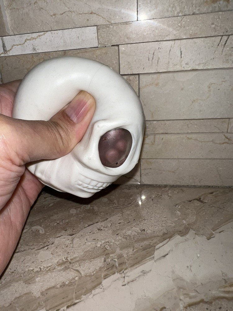 SQUISHY HALLOWEEN SKULL WITH VISIBLE BRAIN MATTER SICK!