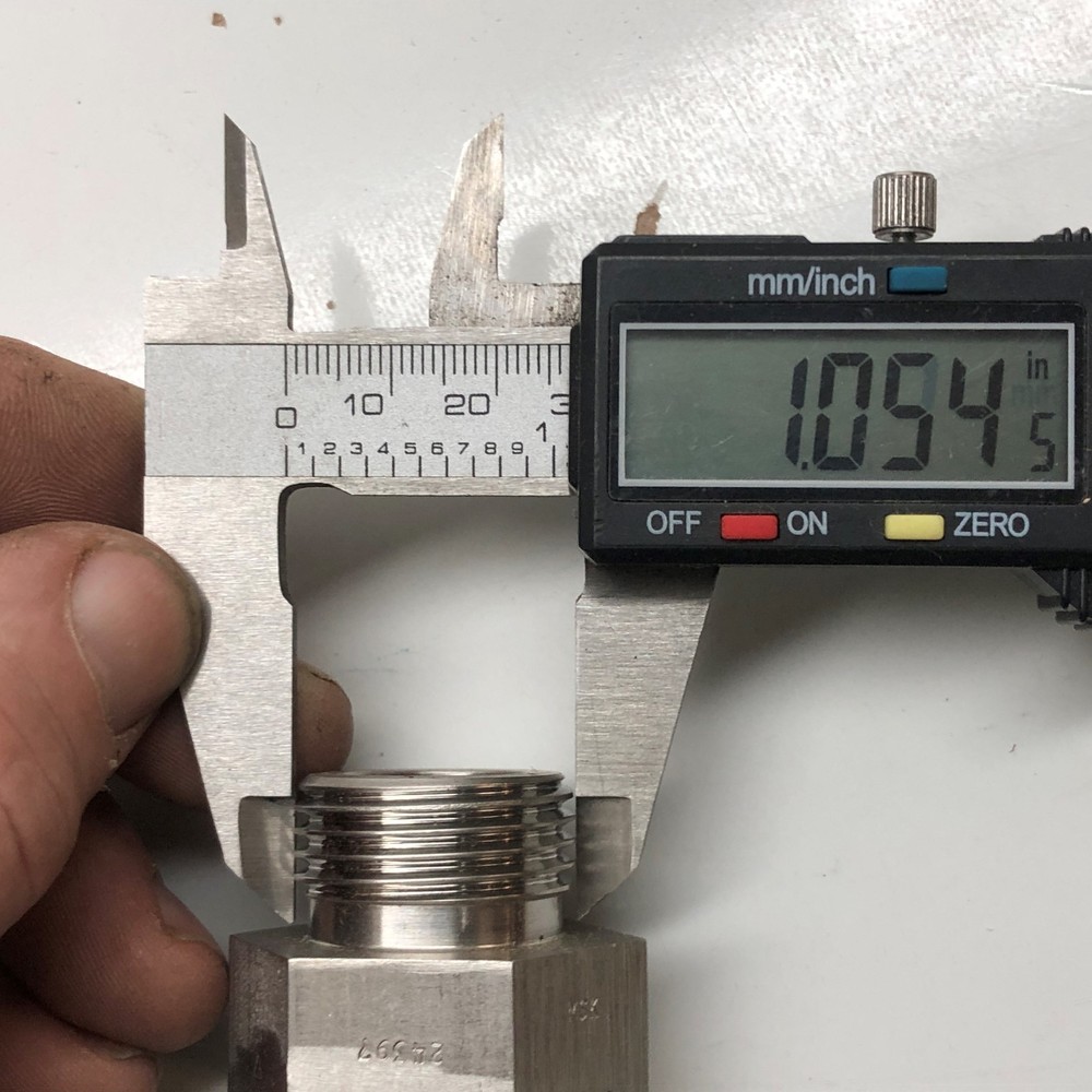 MIL SPEC STAINLESS STEEL BOSS REDUCER FITTING
