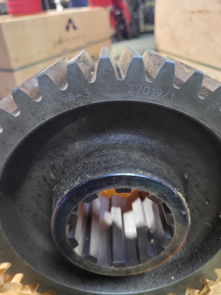 H738-196-5 SPICER GEAR NEW OPEN BOX