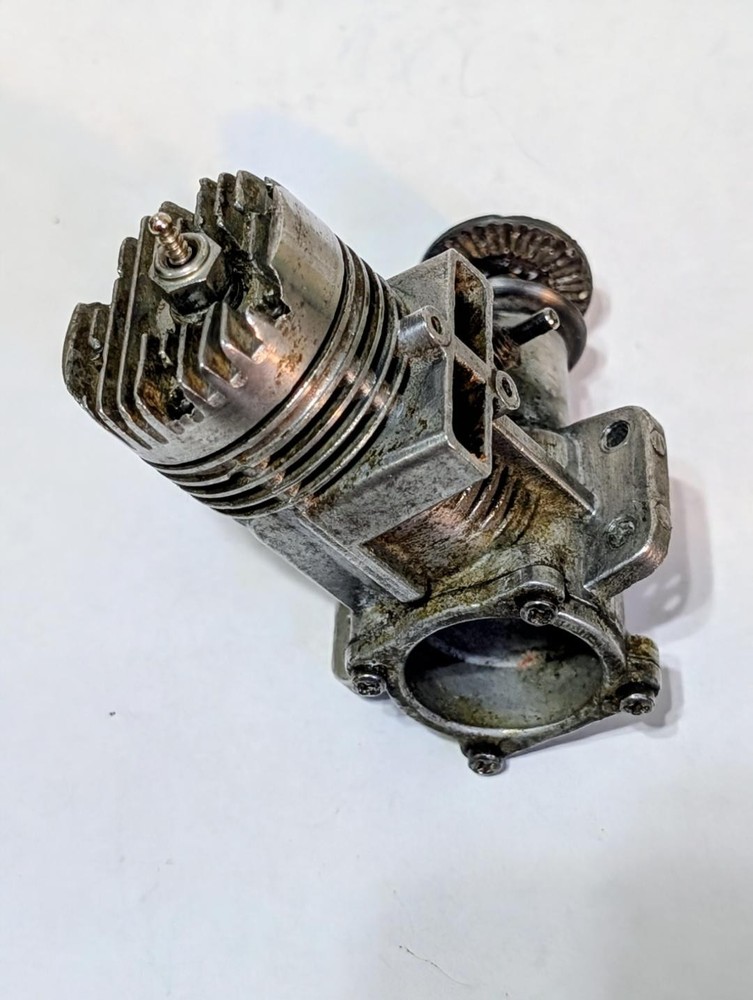 FOX 29 SLANT PLUG CONTROL LINE ENGINE W/ MUFFLER, GOOD COMPRESSION & CONDITION