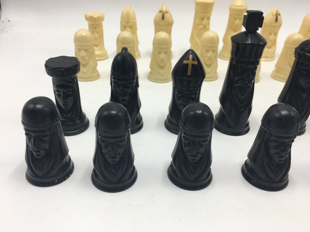 Vintage Plastic Chess Set Complete - Black & White (Unbranded)
