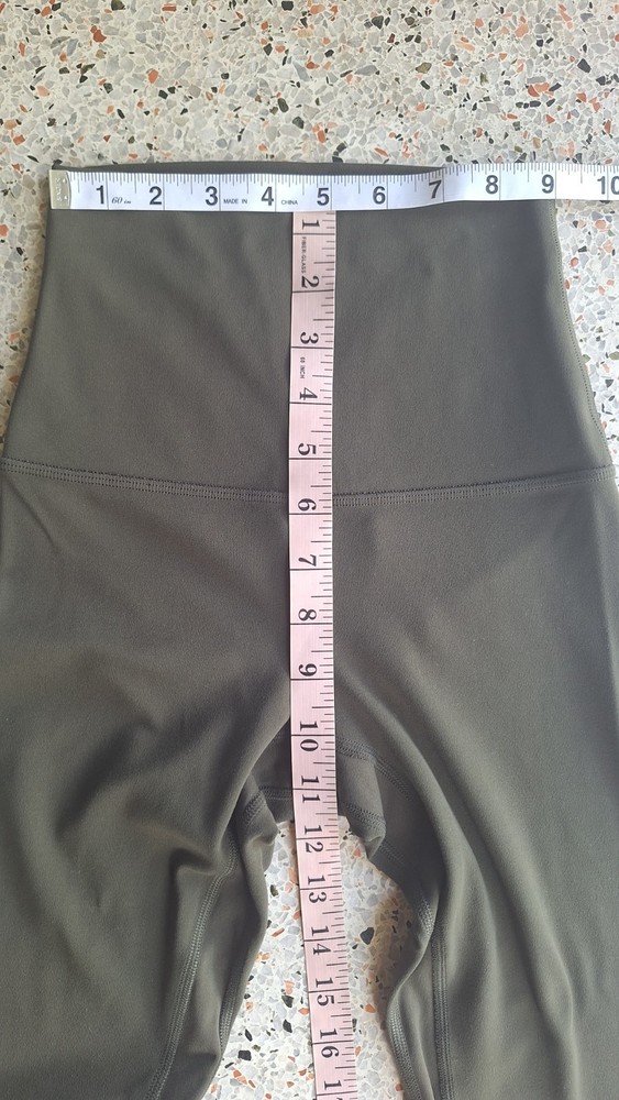 Lululemon Align Super High-Rise Pant 28" in Size 2