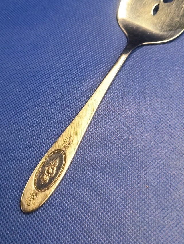 Oneida Deluxe POLONAISE pattern stainless pie server 8 1/2" -A-