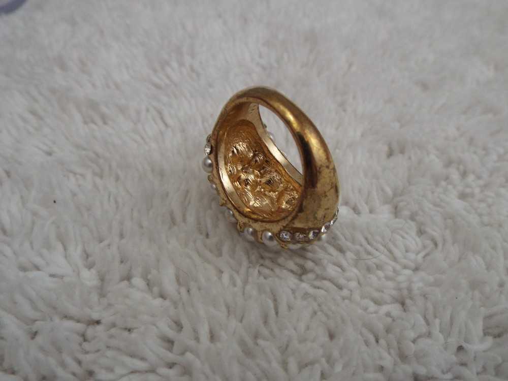 Goldtone White Bead Ring ~ Size 7 (J48)