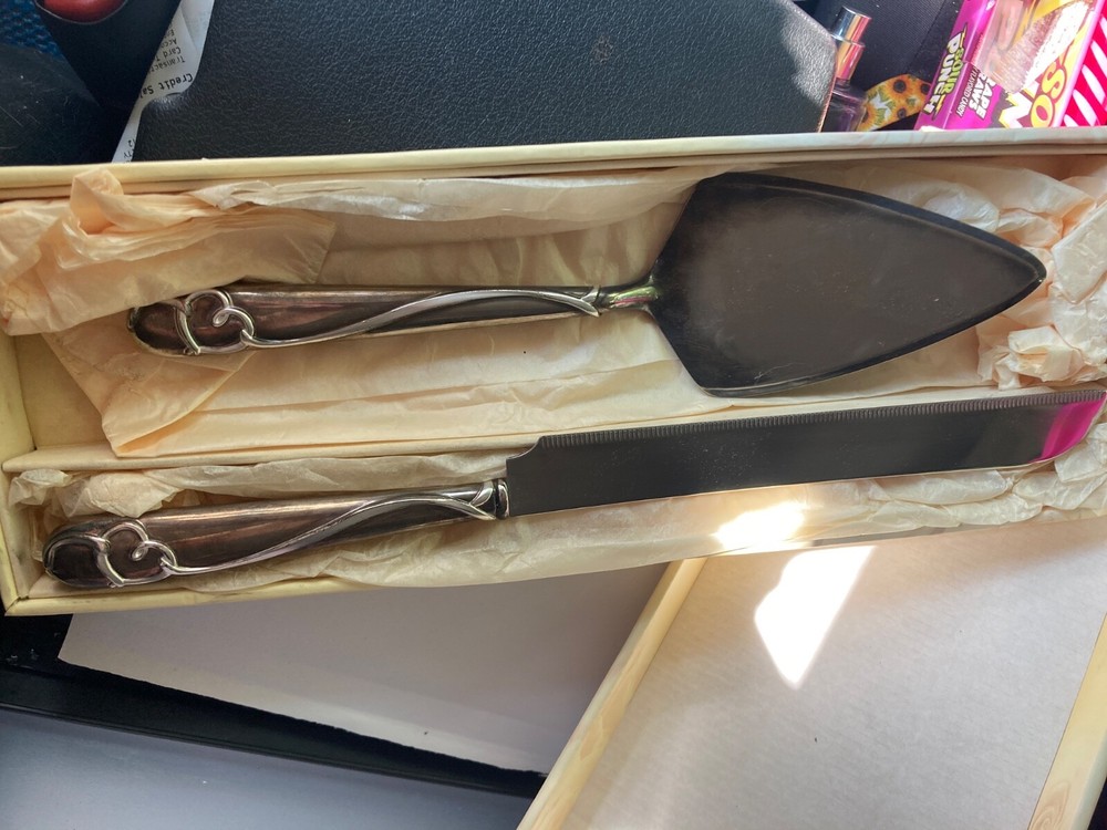 Lenox Forevermore Wedding Cake Server Knife Set Heart Design