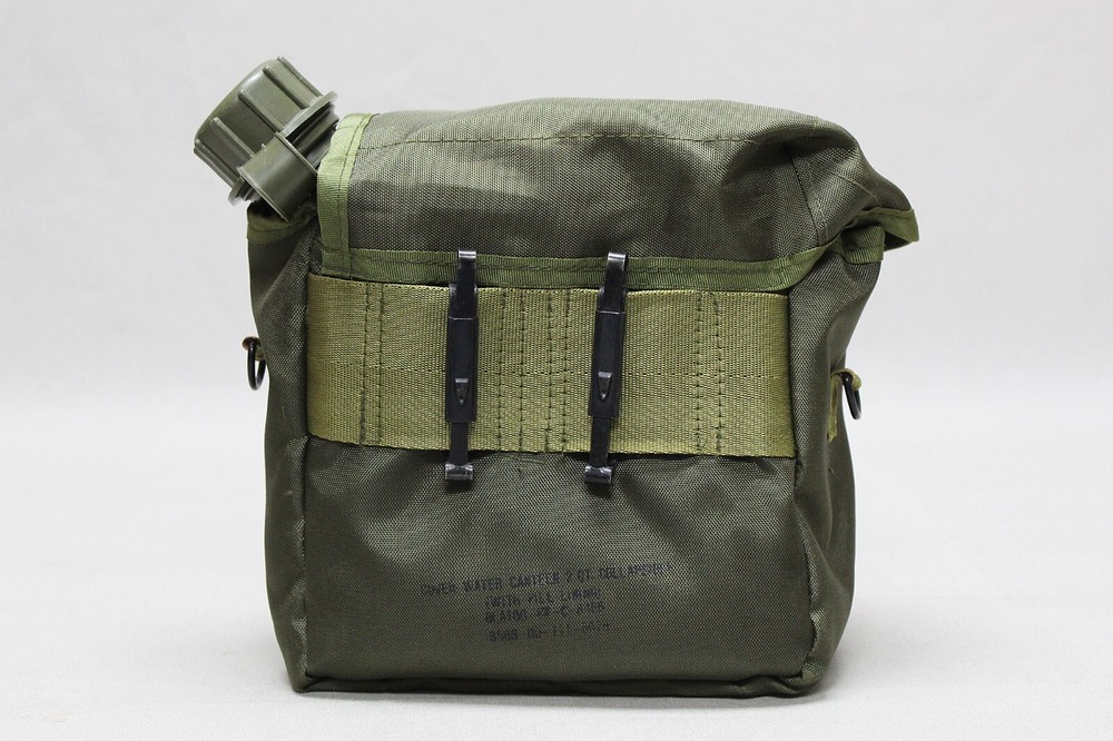 US Army Green Plastic Canteen 2 Quart w/Cover . FLU3416