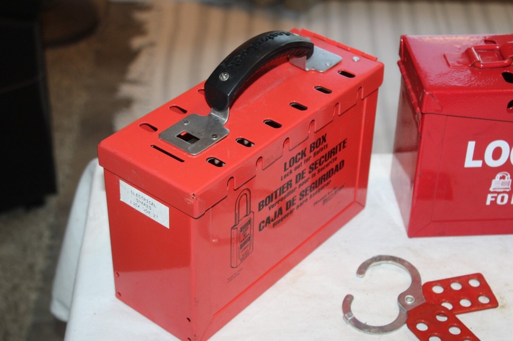 2 Master Lock Portable Group Lock Boxes 498A w/Tool