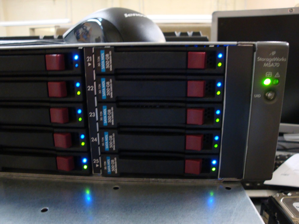 HP MSA70 SAS / SATA Array with 25 Slots